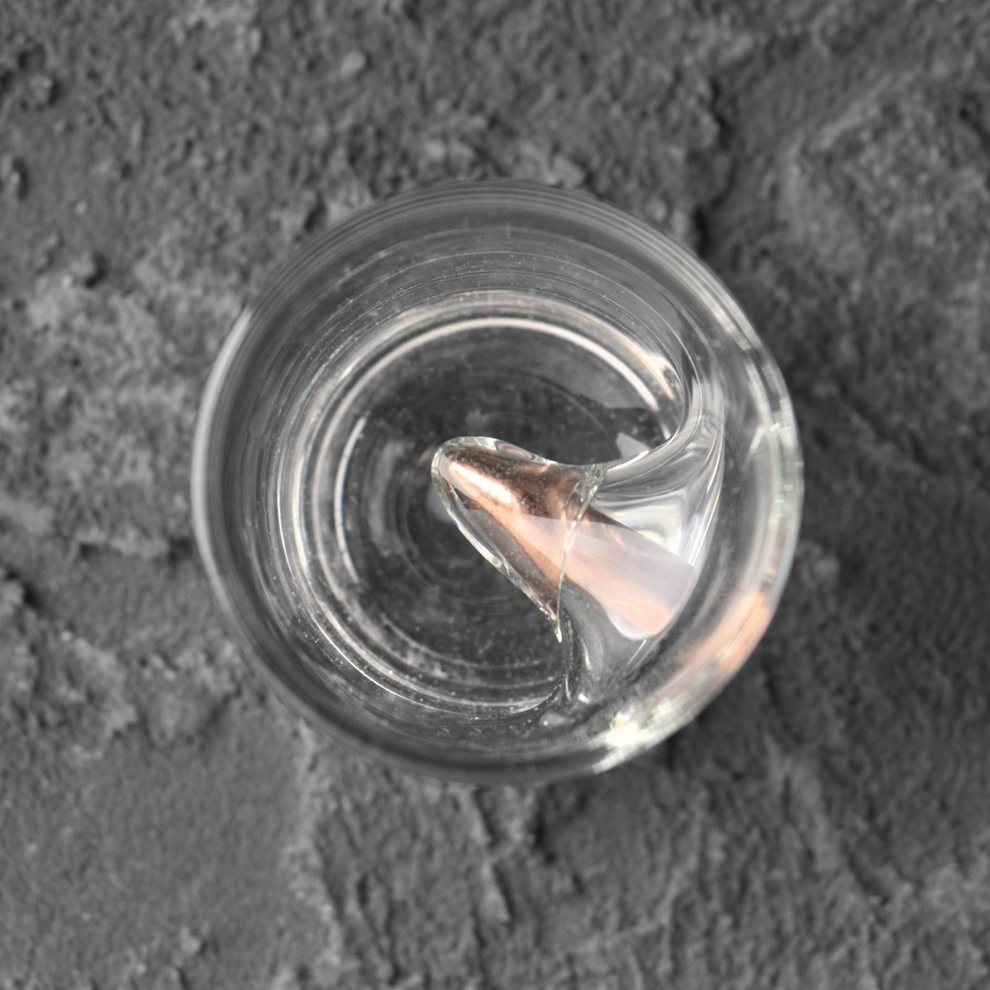 Подарочный набор Непробиваемый (2 стопки, зажигалка, подставка)