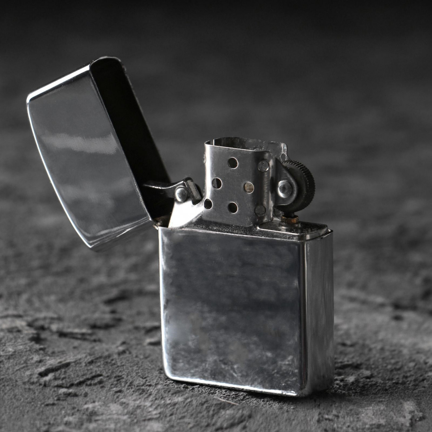 Подарочный набор Непробиваемый (2 стопки, зажигалка, подставка)