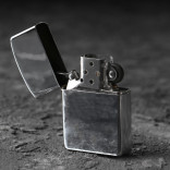 Подарочный набор Непробиваемый (2 стопки, зажигалка, подставка)