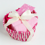 Подарочный набор махровых салфеток Сердечко фуксия