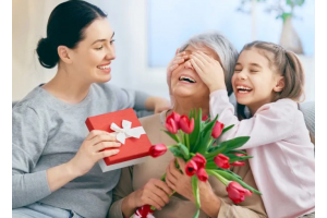 ТОП 100 подарков для бабушки