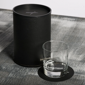 Стакан с серебряным гвоздем ручной работы 