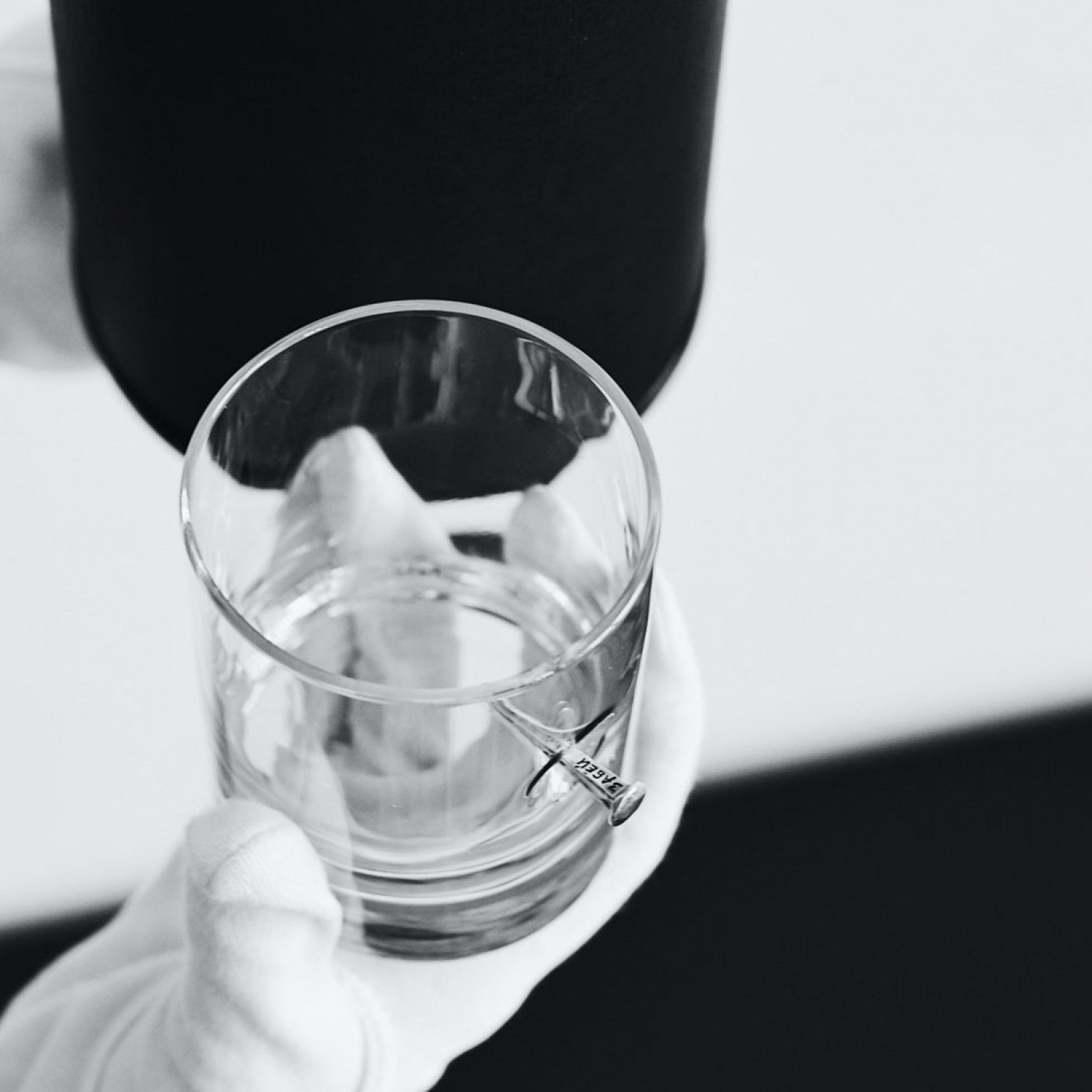 Стакан с серебряным гвоздем ручной работы 