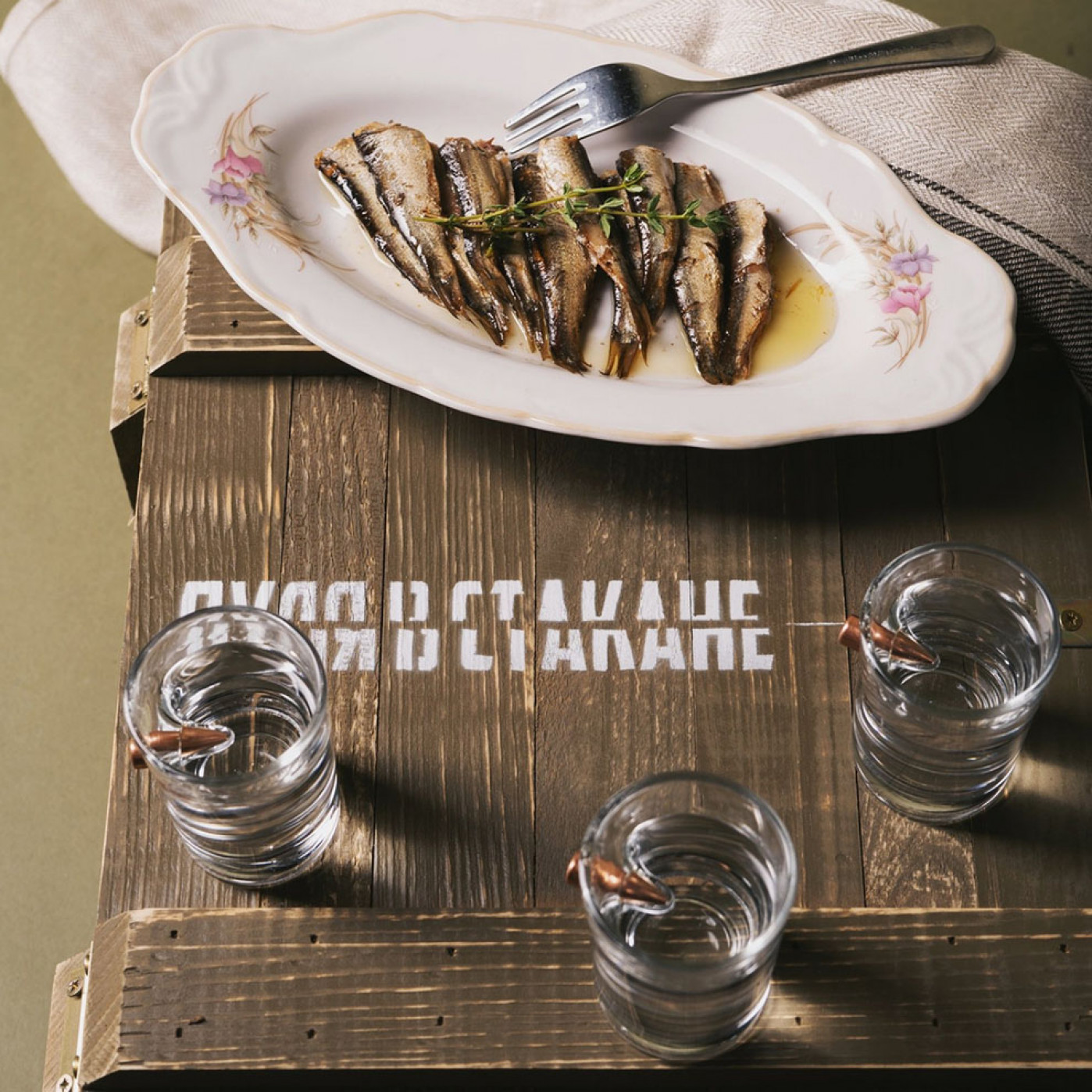 Подарочный набор Military Shot графин и 6 шотов Подарочный набор Military Shot графин и 6 шотов