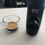 Ручная капсульная мини-кофемашина Wacaco черная