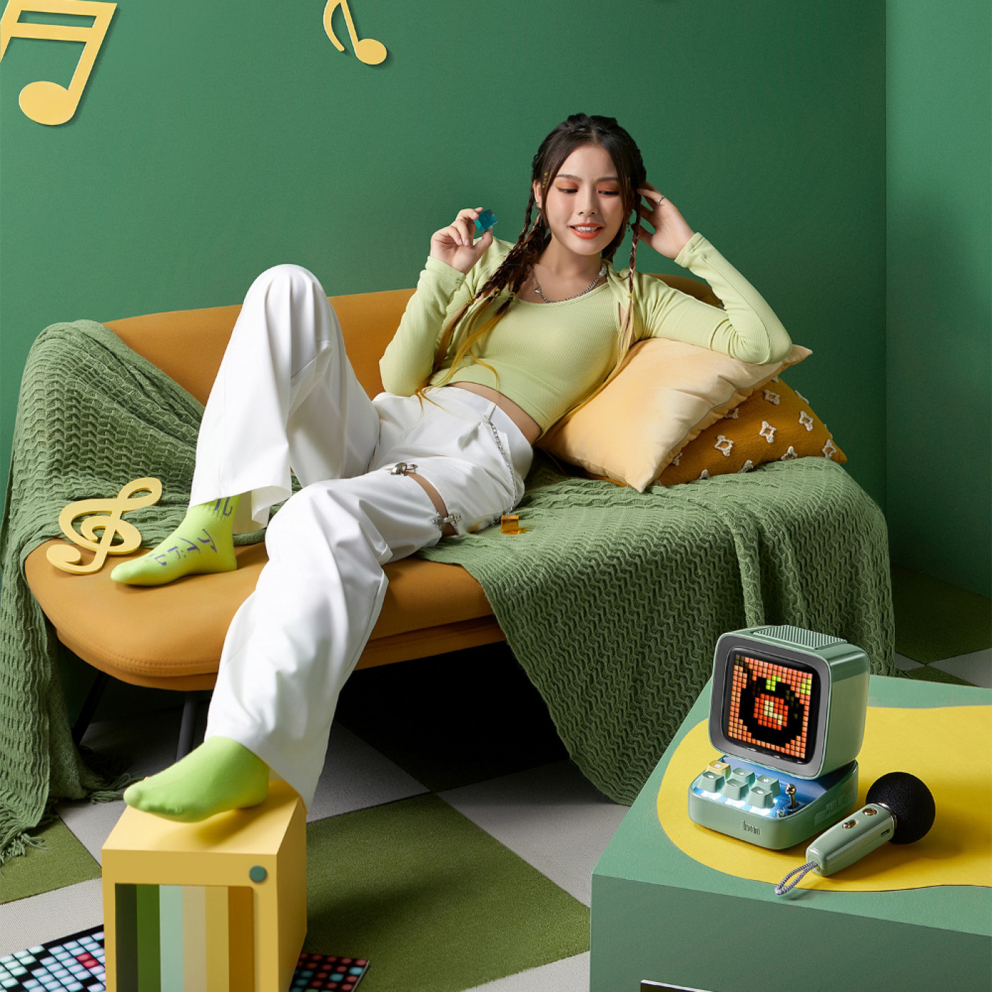 Портативная колонка с микрофоном Divoom Ditoo Mic, зеленый