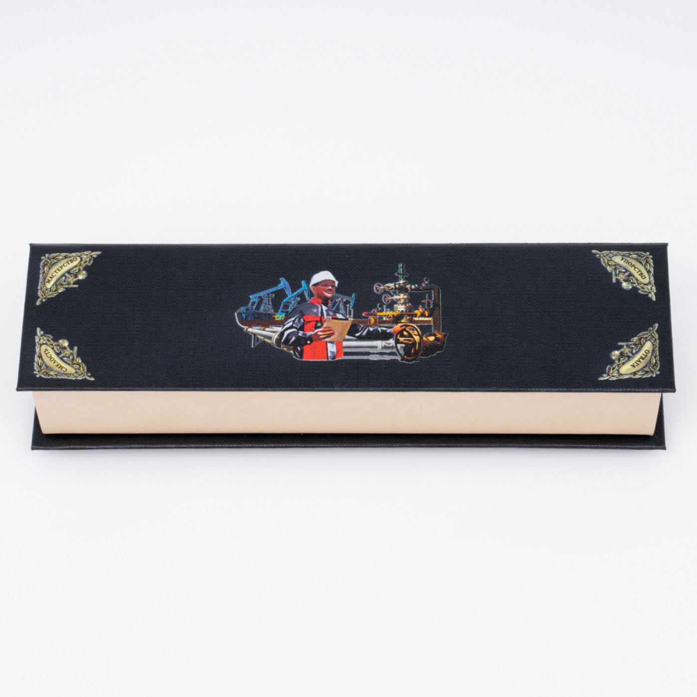 Ручка «Нефтяник» в футляре с фигуркой ручной работы, черный корпус