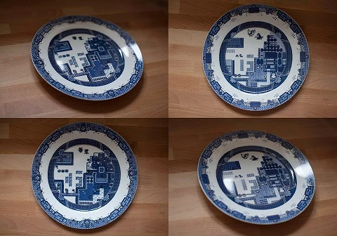 Тарелки с восьмибитным рисунком
