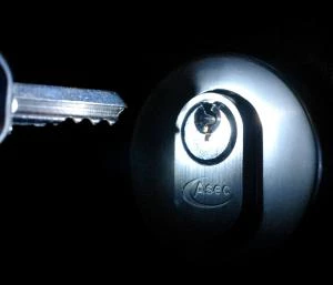 Чехол для ключа с фонариком Locklite